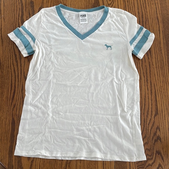 Pink Victoria’s Secret baseball style v neck t shirt size small lightly worn - Picture 1 of 2